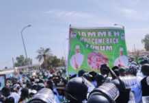 Gambie : des milliers de manifestants dans les rues pour demander le retour de Yahya Jammeh Gambie : des milliers de manifestants dans les rues pour demander le retour de Yahya Jammeh