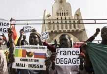Pau, France : des manifestants réclament le départ de l’armée française du Sahel