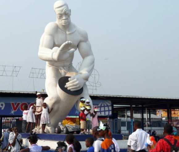 RDC : la statue « Batteur de Tam-tam de la Fikin », un chef-d'oeuvre au coeur de Kinshasa