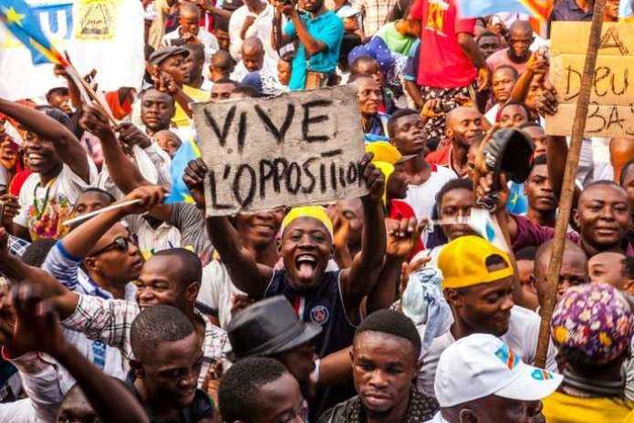 Fait insolite au Malawi : des manifestants verrouillent les bureaux de la Commission électorale pour exiger la démission de sa présidente