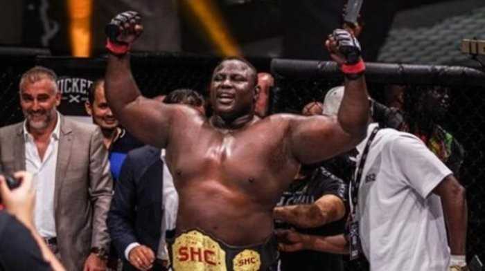 MMA : le lutteur sénégalais Bombardier atomise le champion d'Angleterre Danial Padmore (vidéo)