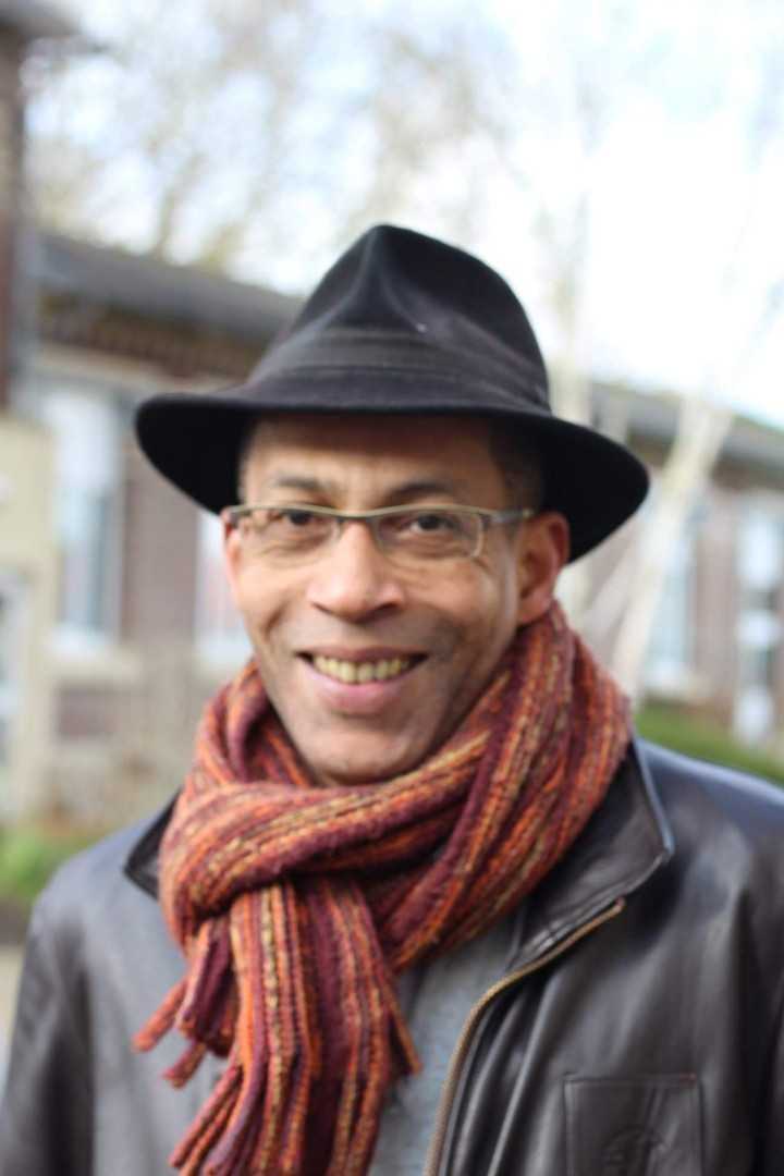 En France, Marcel Lourel, l'un des deux seuls candidats Afro-antillais têtes de listes aux élections municipales brigue la mairie de Sin le Noble dans le Nord