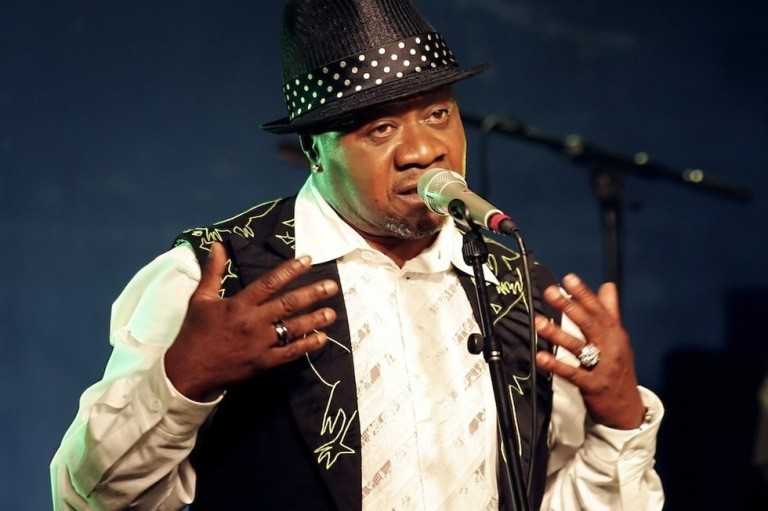 « Mama » de Papa Wemba : retour sur une chanson d'un enfant qui rend hommage à sa mère