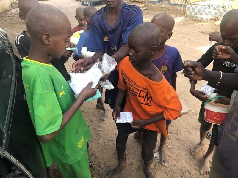 Covid-19 : AFRIK.COM distribue des masques au Sénégal (vidéo)