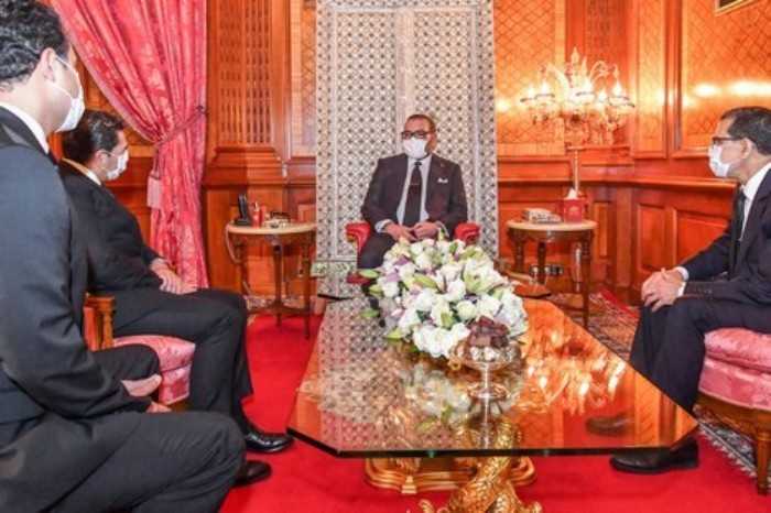 Mohammed VI donne une leçon à Emmanuel Macron sur la gestion de la crise du Covid-19