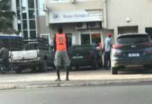 Sénégal : malgré le Covid-19, c’est le désordre dans les banques (vidéos) Sénégal : malgré le Covid-19, c’est le désordre dans les banques (vidéos)