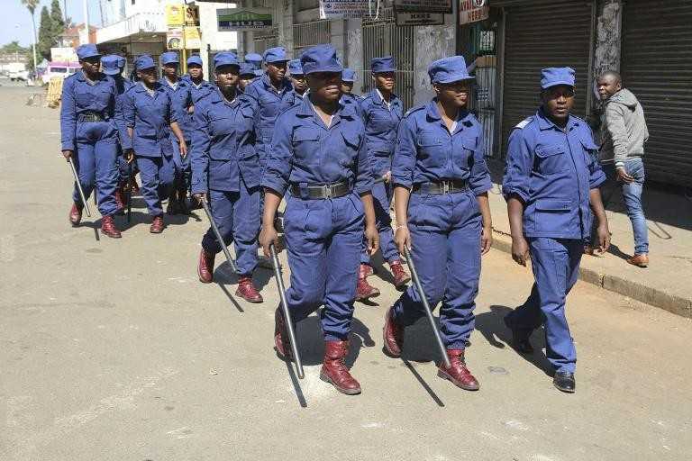 Zimbabwe : la police a-t-elle torturé trois militantes du MDC ?