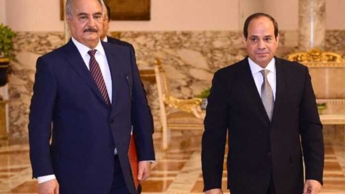 Le maréchal libyen Khalifa Haftar et le Président d''Egypte Abdel Fattah al-Sissi