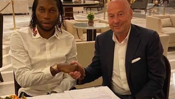 signature Mbokani Royal Antwerp