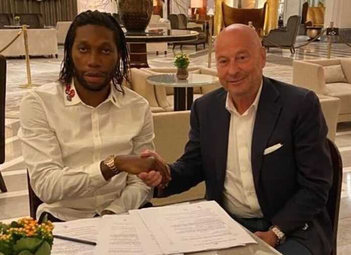 signature Mbokani Royal Antwerp