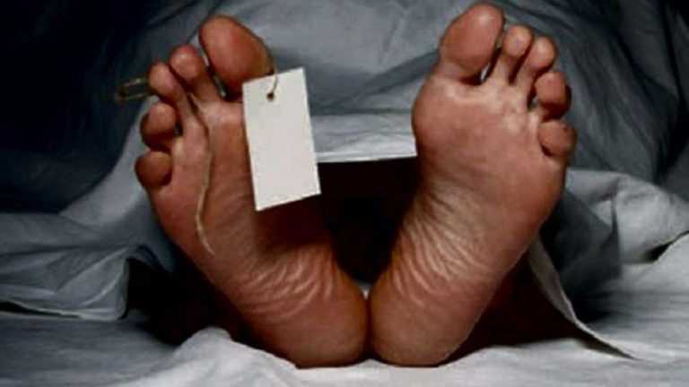 Insolite : mort et enterré, un homme ressurgit et fait du chantage !