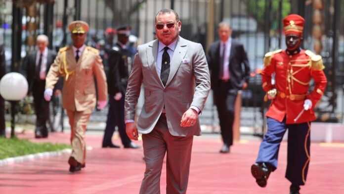 Le roi du Maroc, Mohammed VI, au Palais du Sénégal, le 21 mai 2015