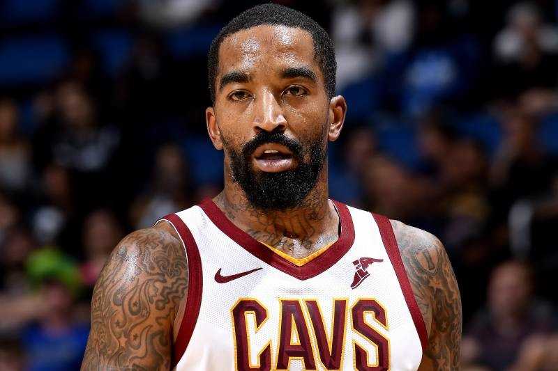 Surpris en train de bastonner un homme qui aurait abîmé son véhicule, JR Smith s'explique (vidéo)