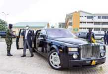 Ghana : Otumfuo II dans sa luxueuse Rolls-Royce avec un nouveau look