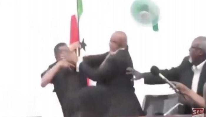 Somalie, Insolite : bagarre entre le Président Mohamed Abdullah et le chef du Parlement Mahdi Guled (vidéo)