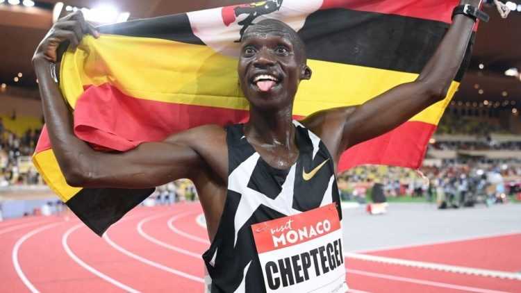 Athlétisme : l'Ougandais Joshua Cheptegei au sommet du monde