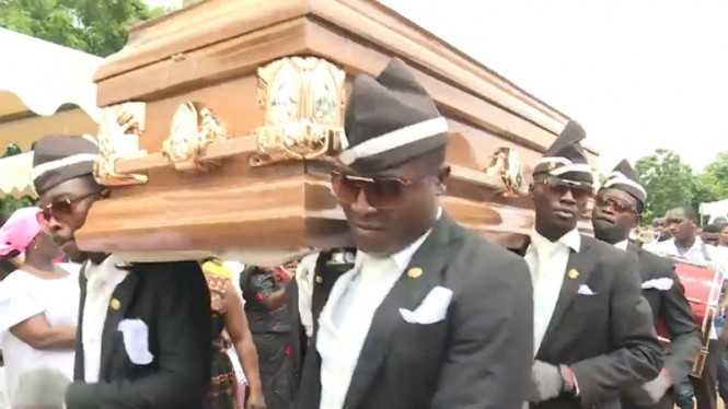 Ghana : les Otafrij Dancing Pallbearers reprennent du service