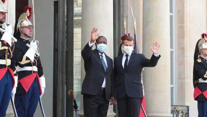 Le Président ivoirien, Alassane Ouattara, et son homologue français, Emmanuel Macron