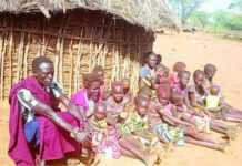 Kenya : il tire sa richesse de ses 3 femmes et 19 enfants Kenya : il tire sa richesse de ses 3 femmes et 19 enfants