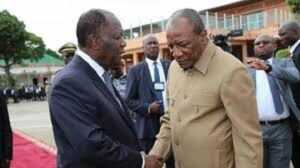 Alpha Condé a droite en compagnie de Alassane Ouattara