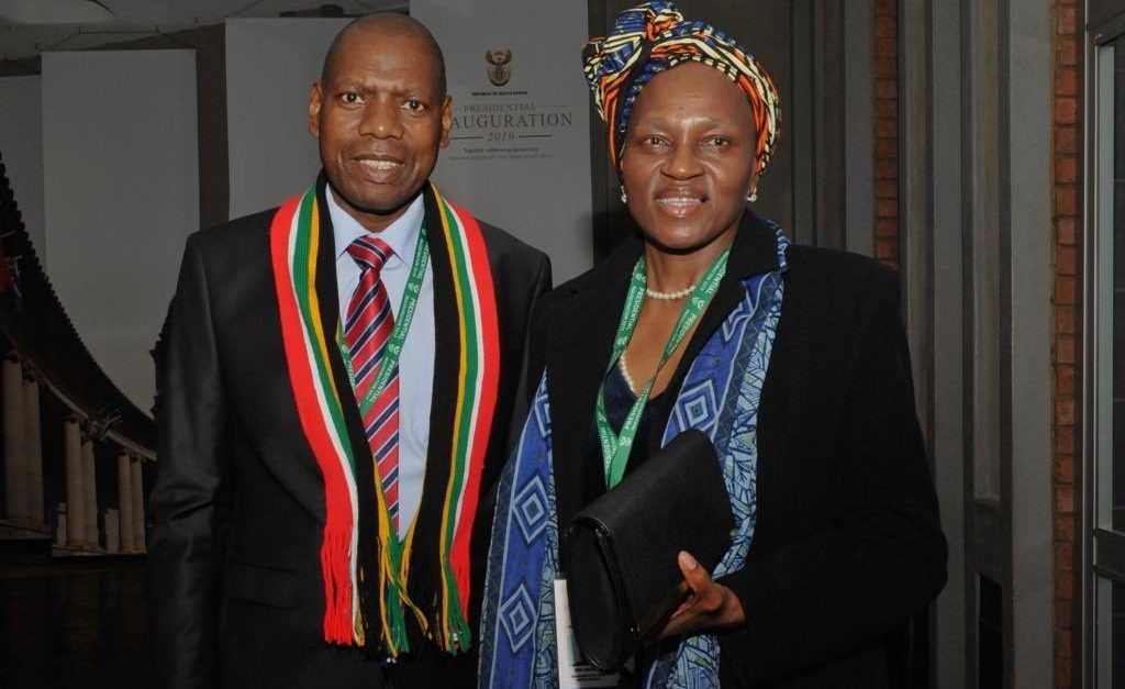 Afrique du Sud : le ministre de la Santé et son épouse testés positifs