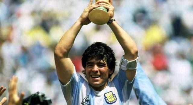 Deuil dans le monde du football : Maradona est mort