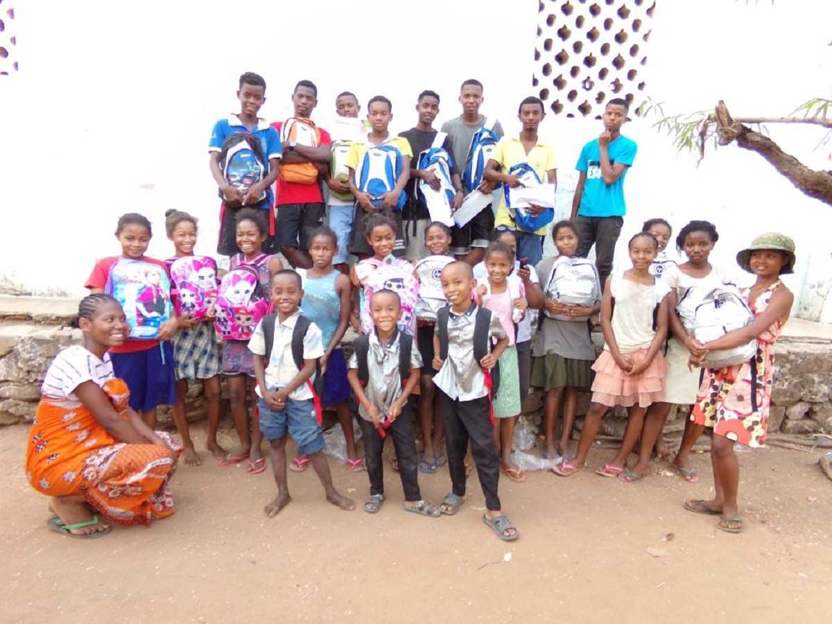 Des poèmes pour scolariser des enfants de Madagascar !