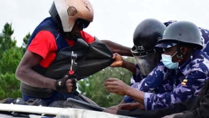 La police ougandaise arrête à nouveau Bobi Wine