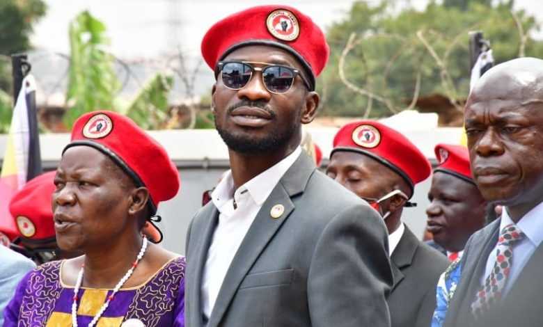 Ouganda : Bobi Wine va poursuivre sa campagne, malgré la « guérilla »