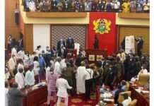 Ghana : nuit de rixe au Parlement Ghana : nuit de rixe au Parlement