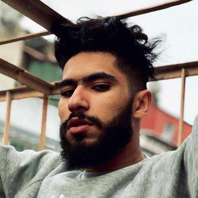 El Grande Toto explose des records avec « Mghayer » (Vidéo)