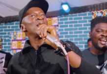 Naa Agyeman chante à la mémoire de John Rawlings Naa Agyeman chante à la mémoire de John Rawlings