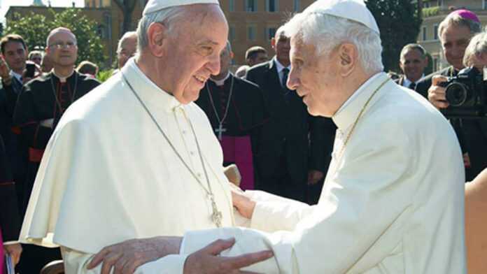 Le pape François et Benoît XVI