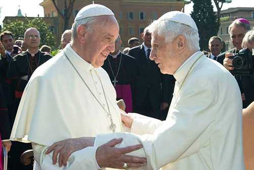 Covid-19 : le pape François et Benoît XVI vaccinés