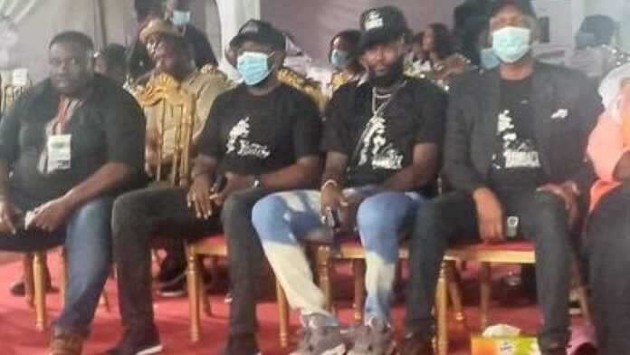 Adebayor à Abidjan pour rendre hommage à « HamBak »