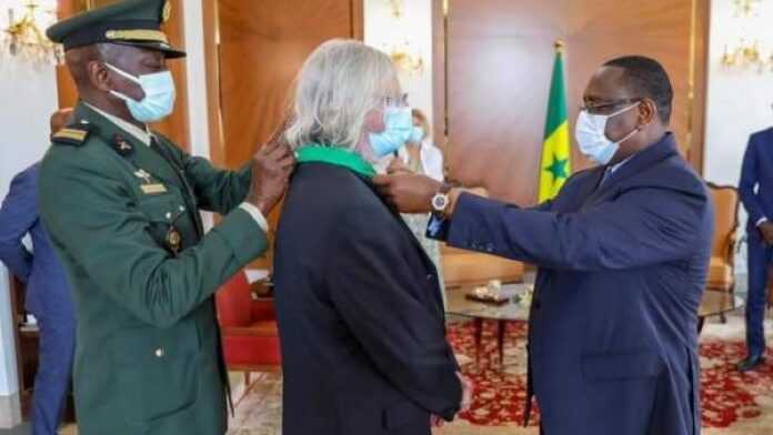 didier-raoult-decore-par-macky-sall Didier Raoult décoré par Macky Sall
