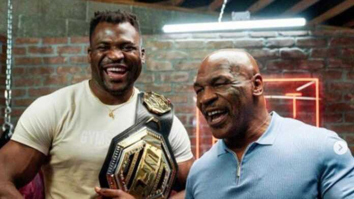 Francis Ngannou et Mike Tyson