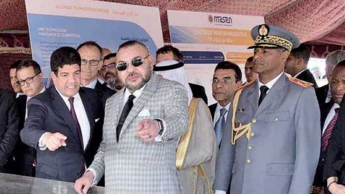 Le roi Mohammed VI et Mustapha Bakkoury