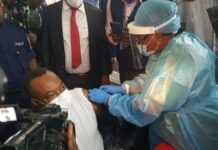 RDC : ce qu’il faut savoir sur le lancement de la campagne de vaccination contre le Covid-19 Le ministre de la Santé de la RDC, Eteni Longondo