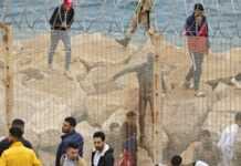 Des migrants marocains à Ceuta