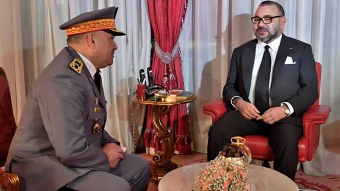 Le roi Mohammed VI et le général de Division Mohamed Haramou