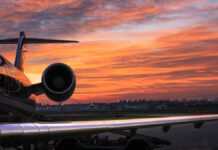 Onze morts au Kenya : le vol de safari qui a viré au drame Un avion sur le tarmac d'un aéroport