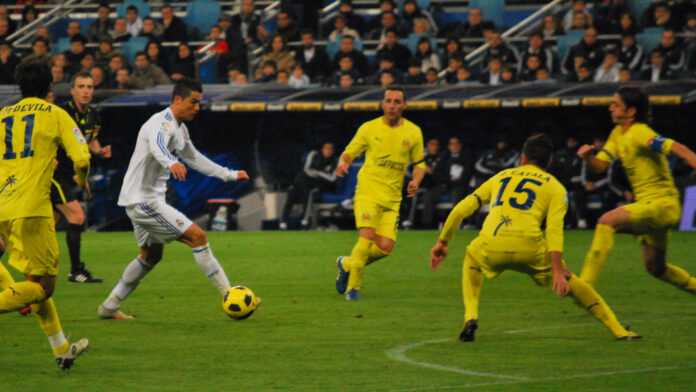 Cristiano Ronaldo démontrant ses qualités techniques avec le Real Madrid contre Villareal @wikipedia
