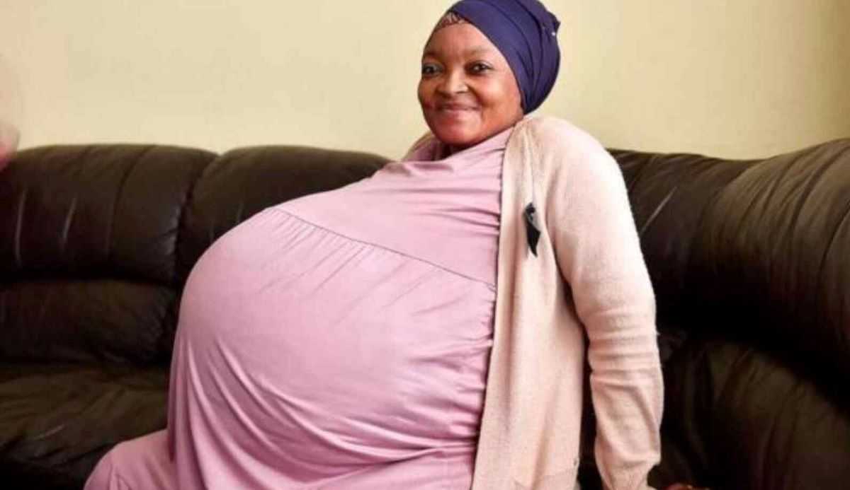 Une Femme Donne Naissance A 10 Bebes Une Femme Donne Naissance A 10 Bebes