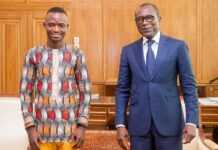 Le pharmacien-ébéniste Joachim Hodé reçu par le Président Talon Dr Hodé reçu par Patrice Talon