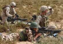 Des militaires au Sahara