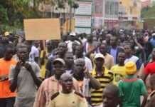Les Burkinabés marchent contre le terrorisme Manifestation au Burkina Faso