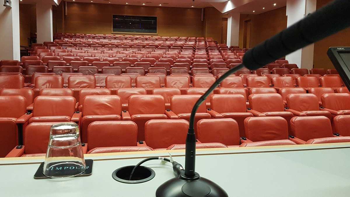 Une salle de conférence vide