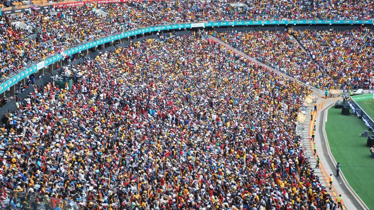 Des spectateurs dans les tribunes d'un stade