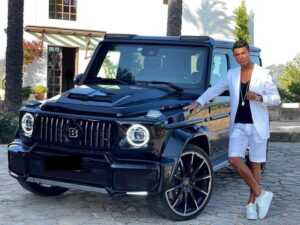 Ronaldo et sa voiture